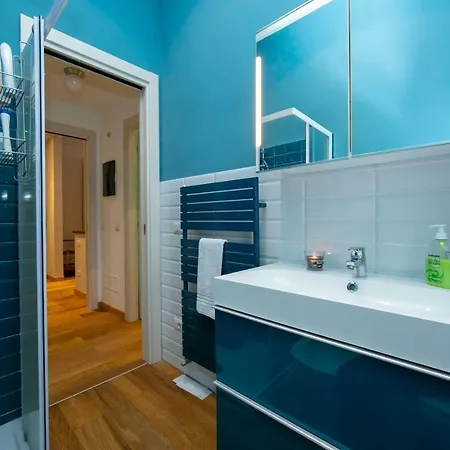 Апартаменты Sleeps 4 Wifi